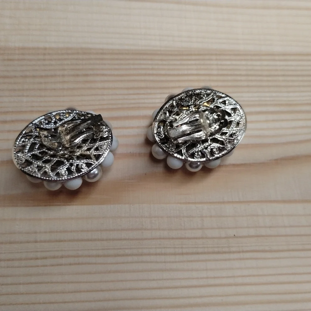 Vintage Estate Elegant White and Gold Cluster Clip On Earrings - Picture 3 of 3